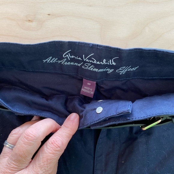 Gloria Vanderbilt All  Around Slimming Effect Shorts size 8P (EW) - Picture 12 of 14